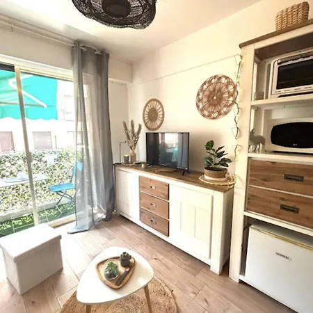 Charming For Two With Balcony In شقة