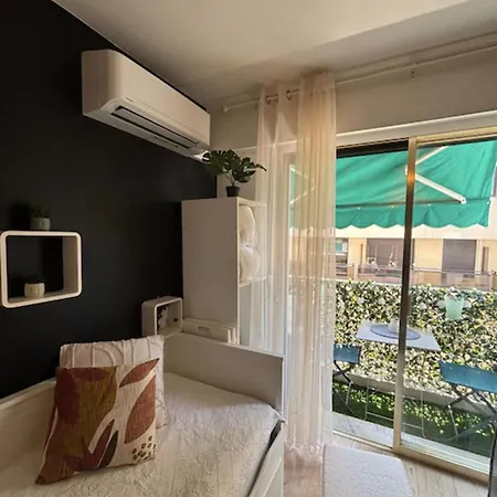 Charming For Two With Balcony In شقة أنتيب